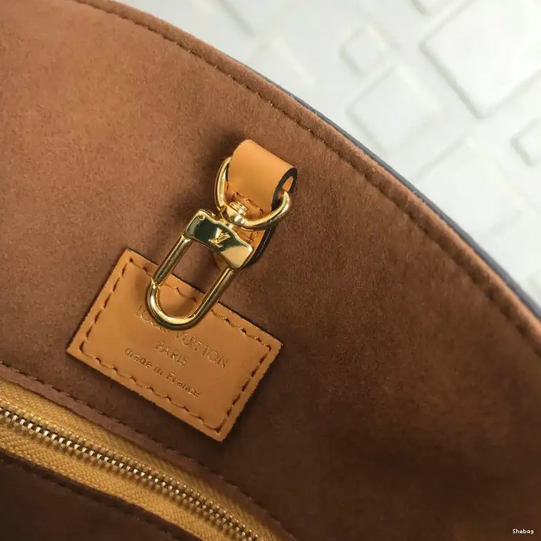 Bags 2104DJ0064 LV 0821